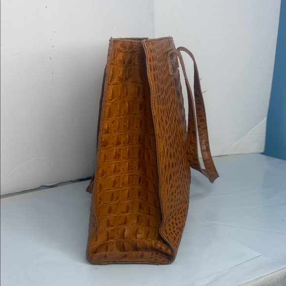 Elegant Brown Crocodile-Embossed Tote Bag - Picture 2 of 9